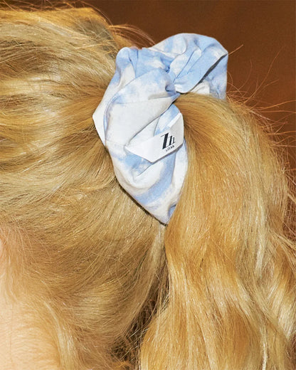 ZZZ  [Z26105WACCN] Himmel Scrunchie Sky